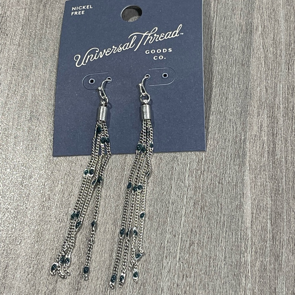 New Universal Thread Silver Colored Dangle C31